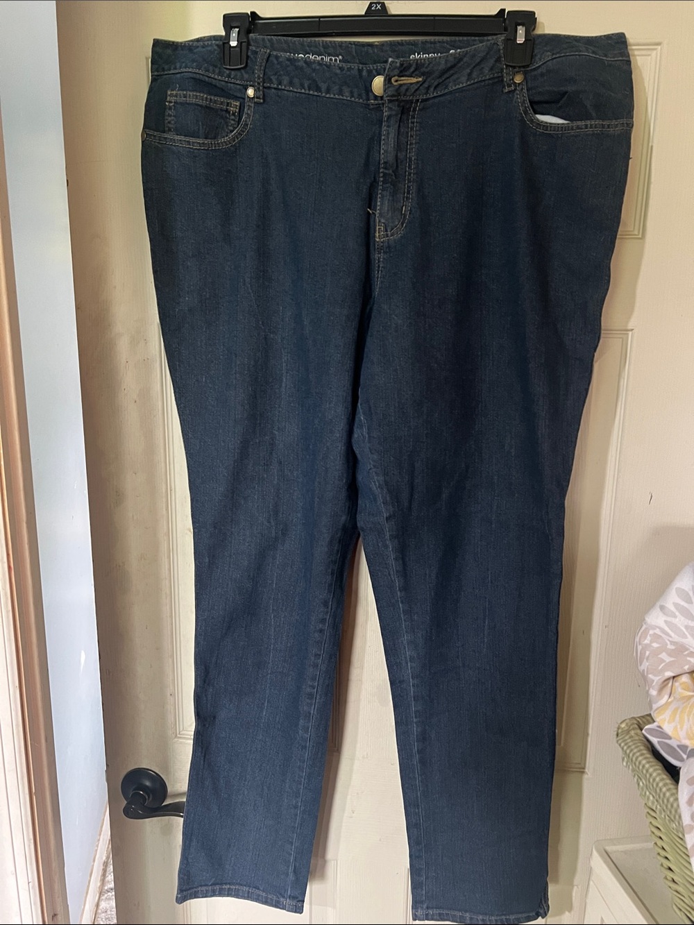 Avenue Women's Skinny Jeans - Dark Blue